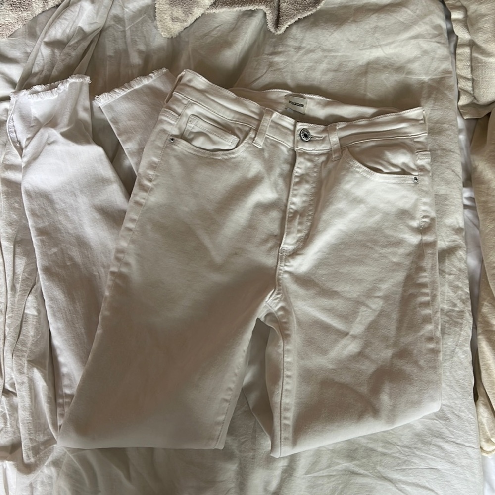 White split hem jeans